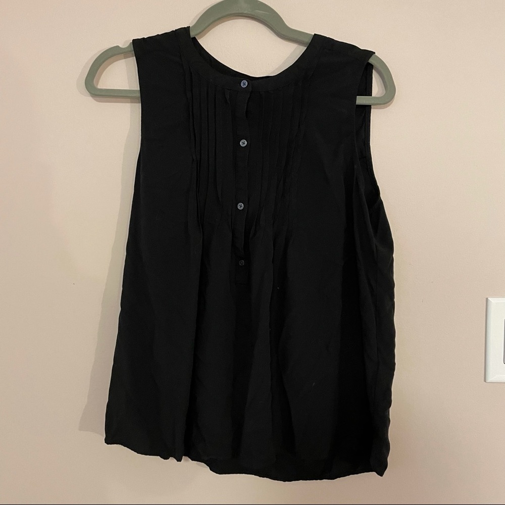 Gap sleeveless button up blouse